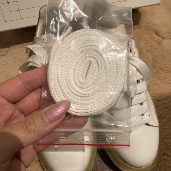 Alexander McQueen Oversized Sneaker. Size 39.5 - Picture 3 of 6